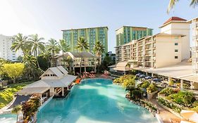 Novotel Oasis Resort  4*
